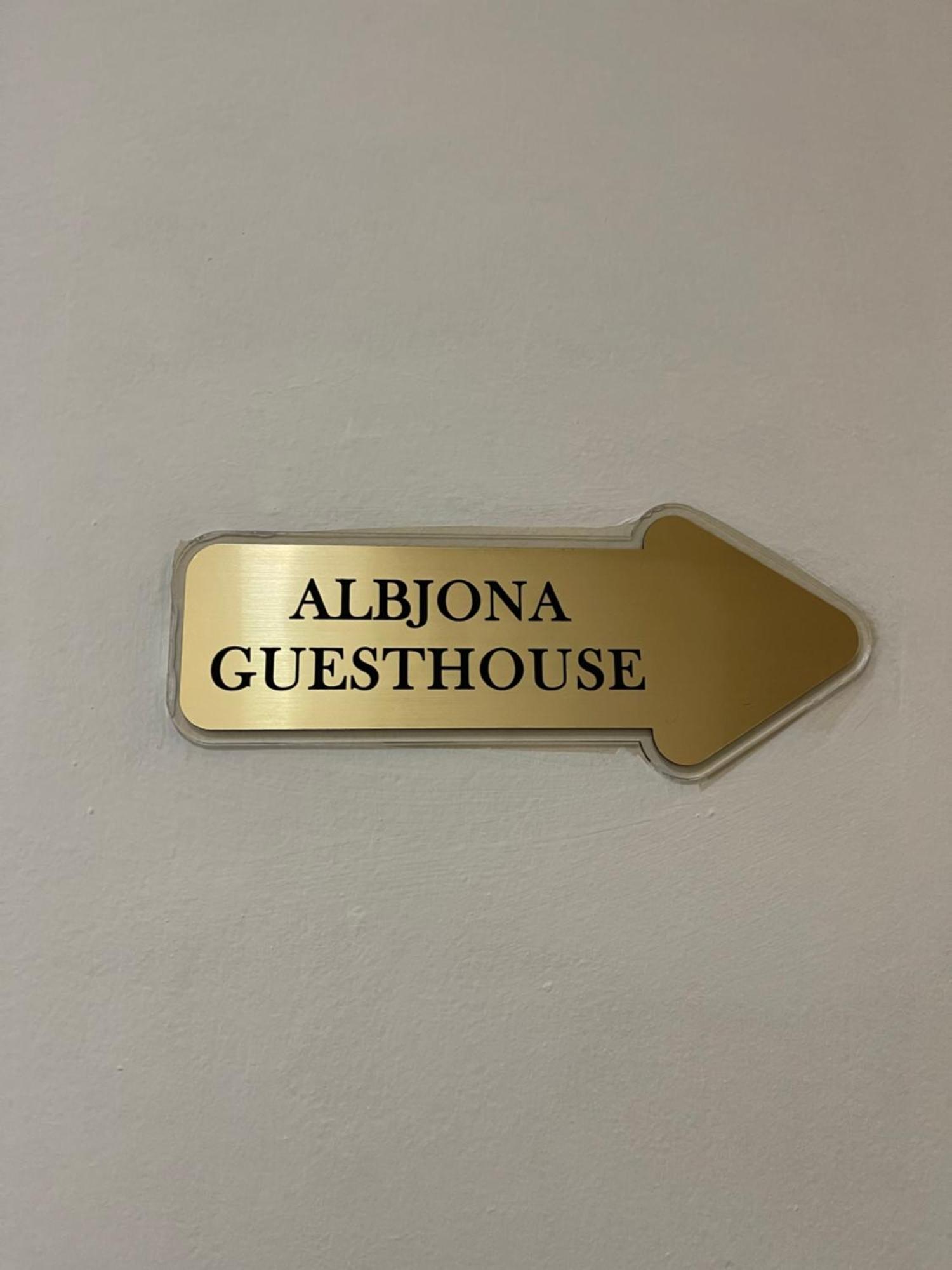 Albjona Guesthouse Tirana Esterno foto