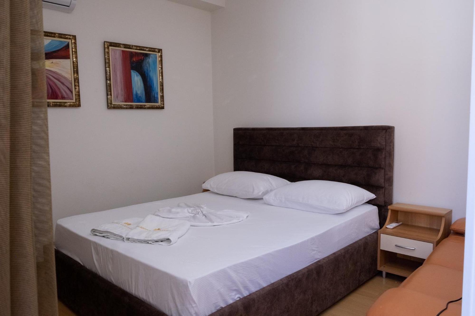 Albjona Guesthouse Tirana Esterno foto