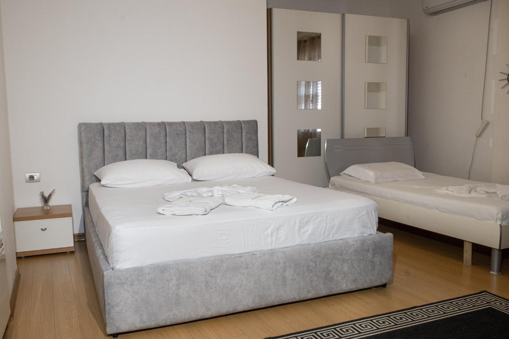 Albjona Guesthouse Tirana Esterno foto