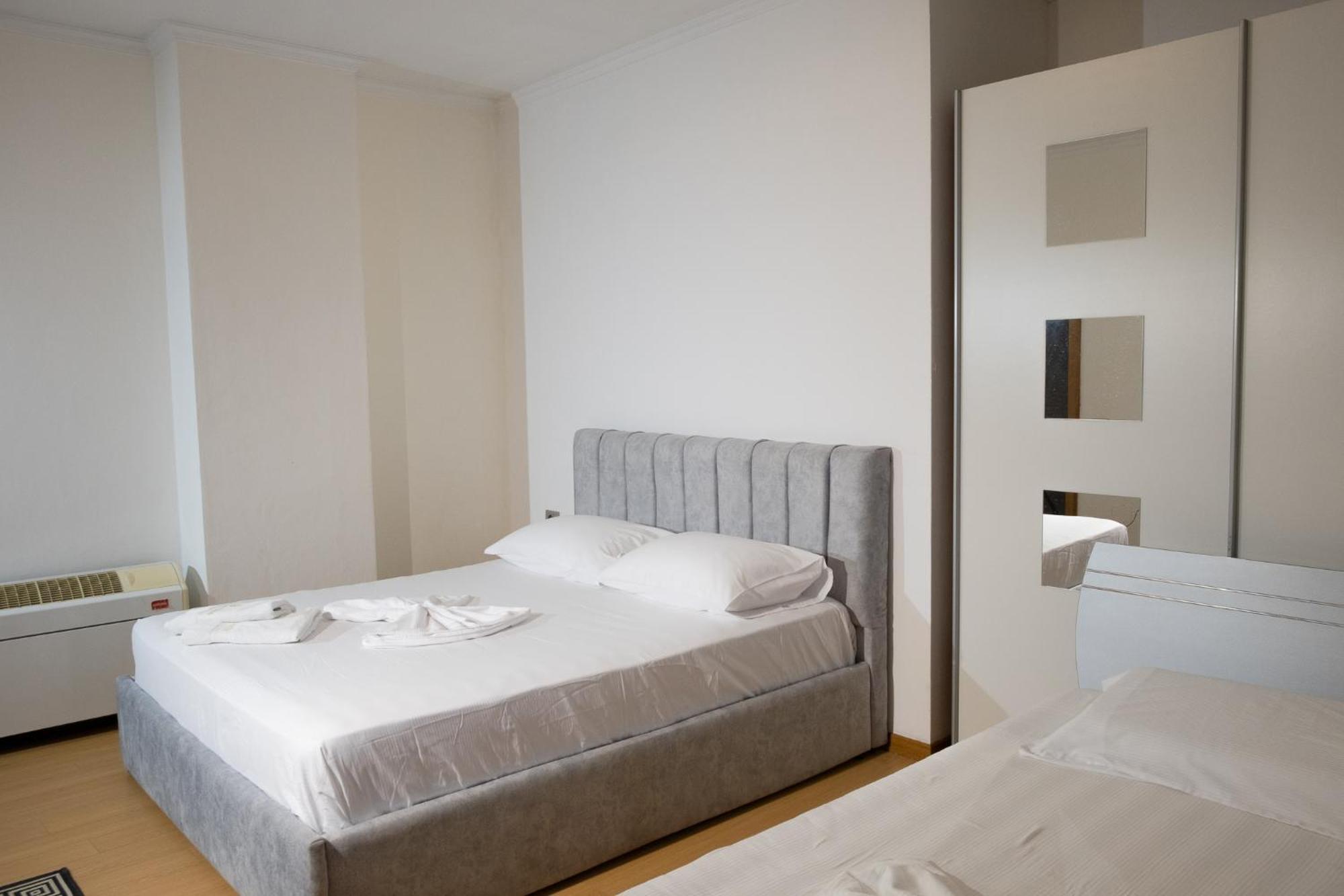 Albjona Guesthouse Tirana Esterno foto