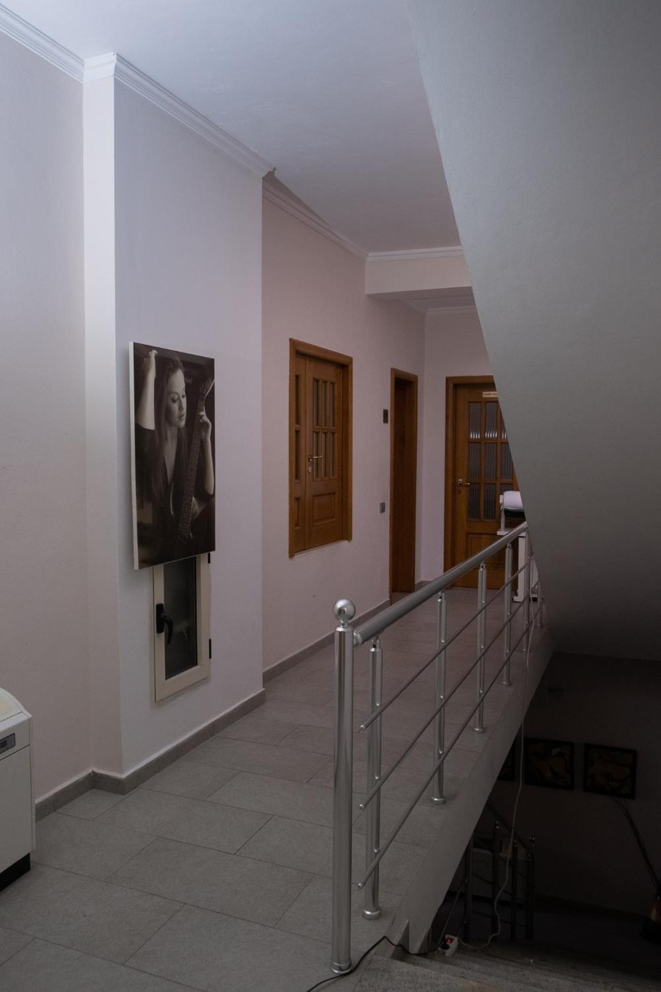 Albjona Guesthouse Tirana Esterno foto