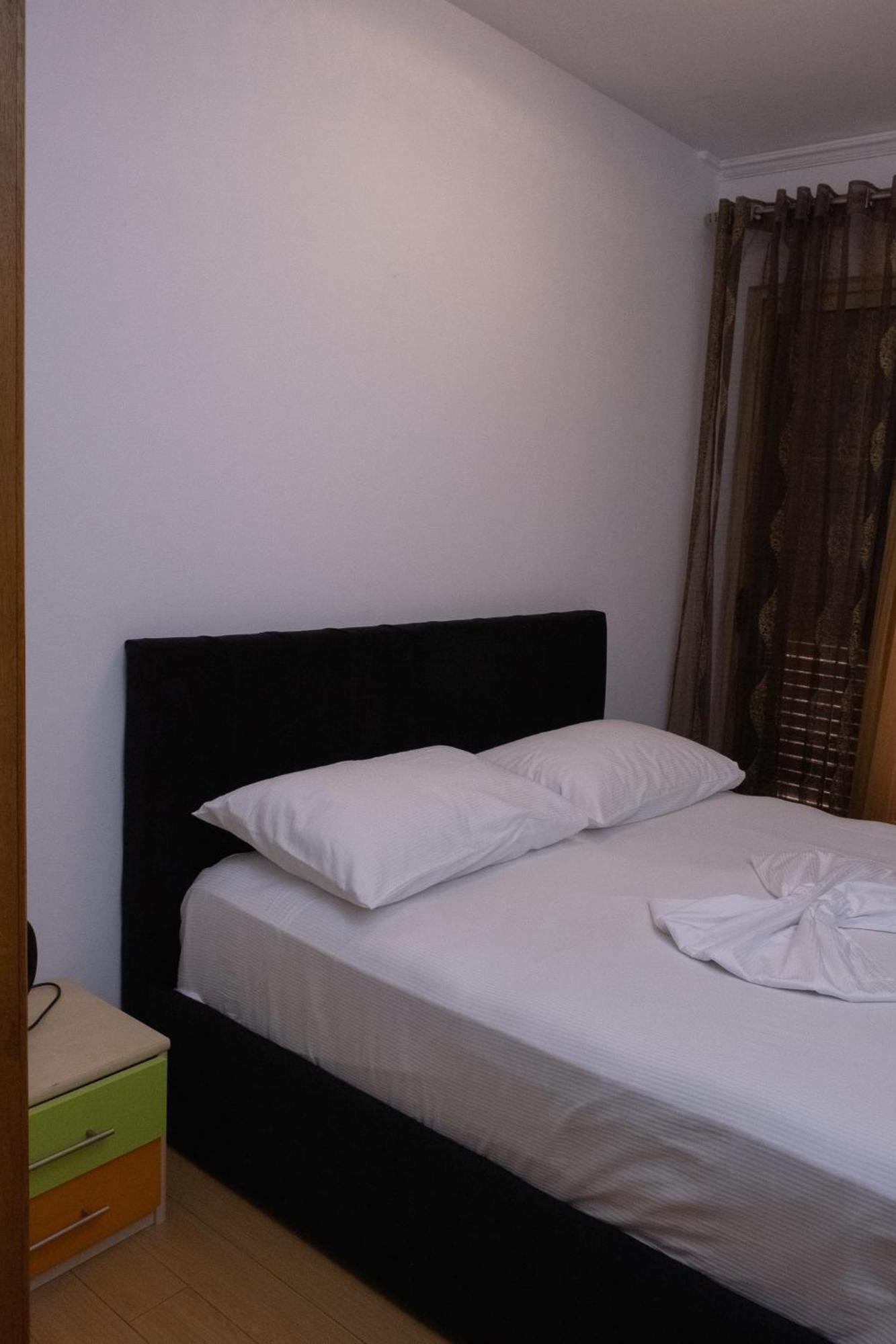 Albjona Guesthouse Tirana Esterno foto