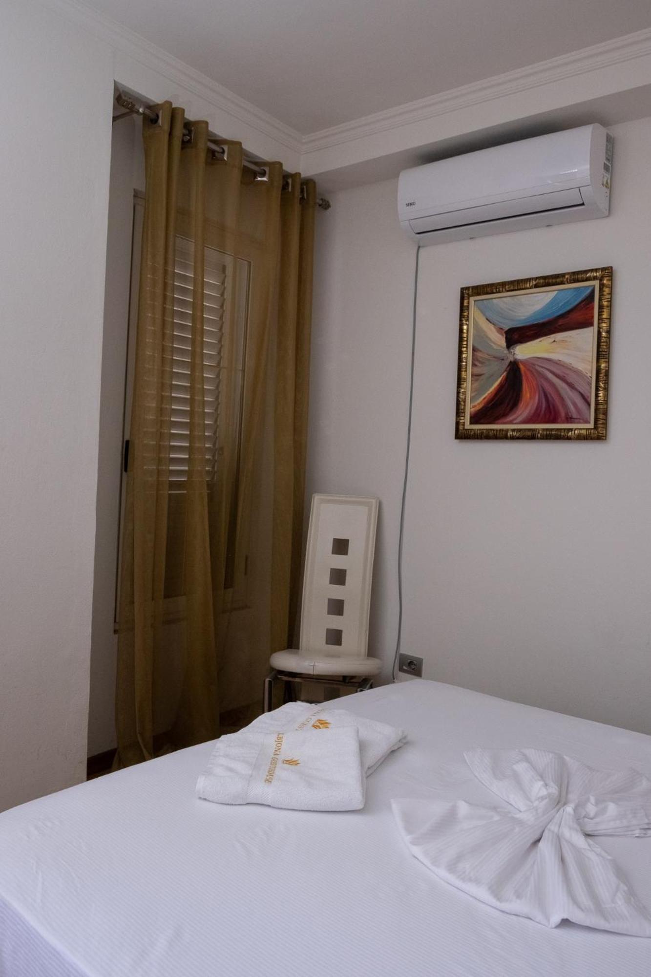 Albjona Guesthouse Tirana Esterno foto