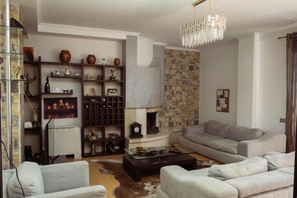 Albjona Guesthouse Tirana Esterno foto