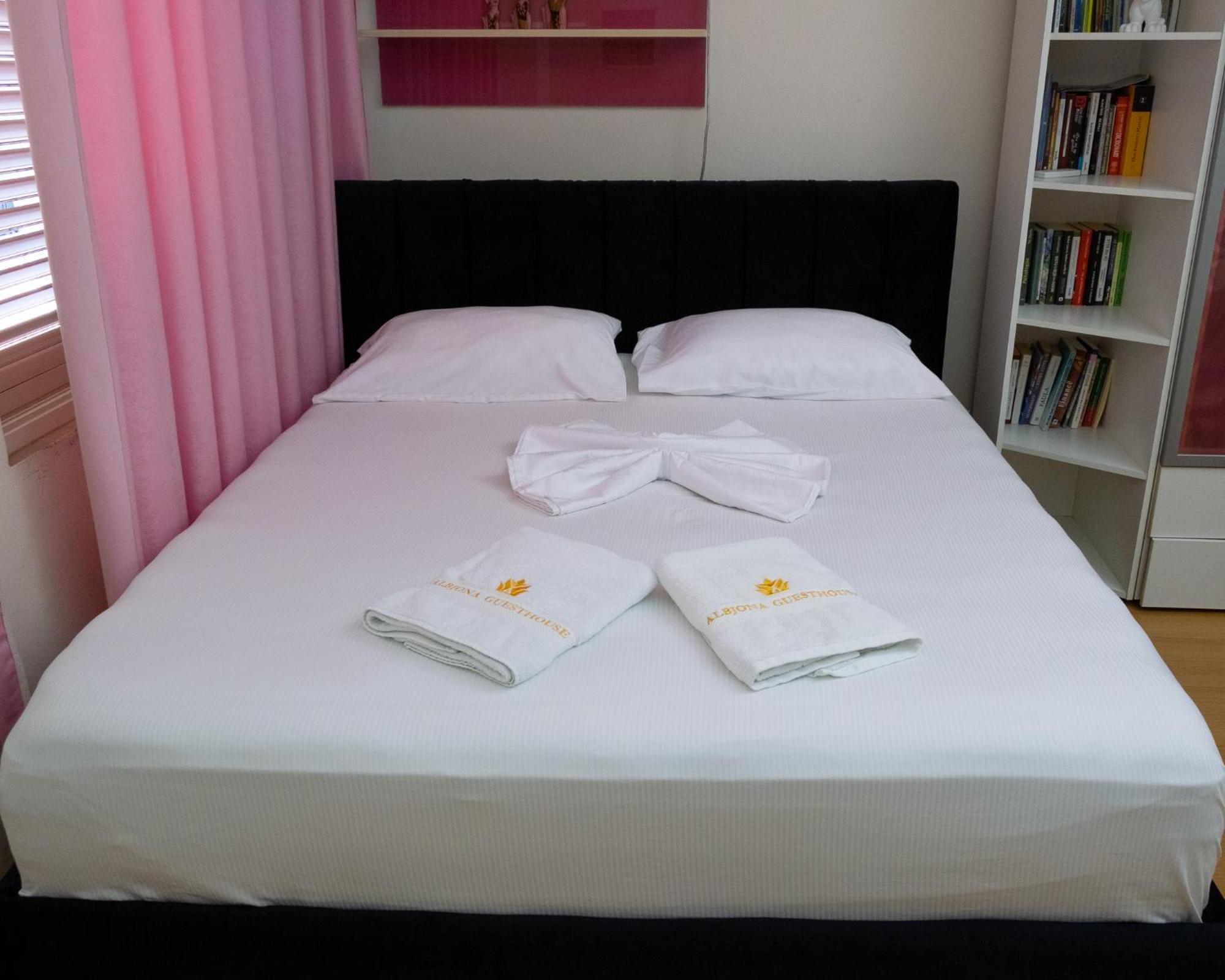 Albjona Guesthouse Tirana Esterno foto
