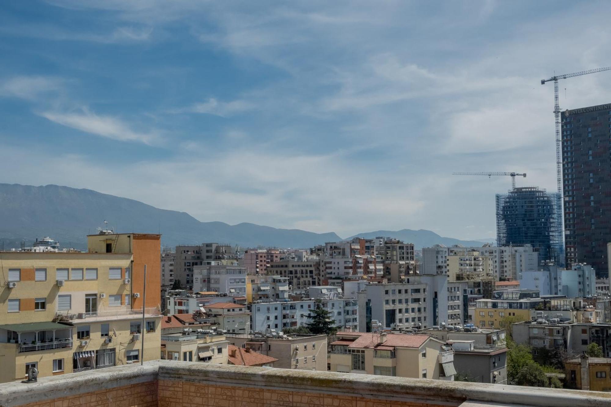 Albjona Guesthouse Tirana Esterno foto