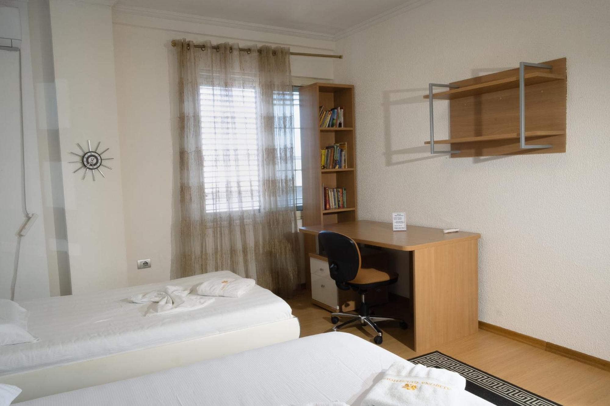 Albjona Guesthouse Tirana Esterno foto
